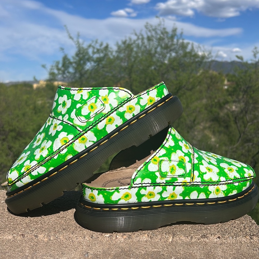 🏴󠁧󠁢󠁥󠁮󠁧󠁿 Dr. Martens MIE Vintage 90’s Green Daisy Floral Platform Slides UK 8